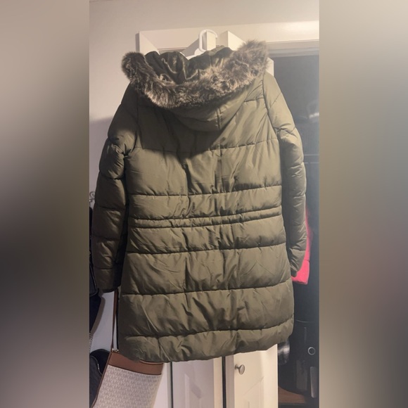 Selling XL parka. Fits more like M - Picture 1 of 2